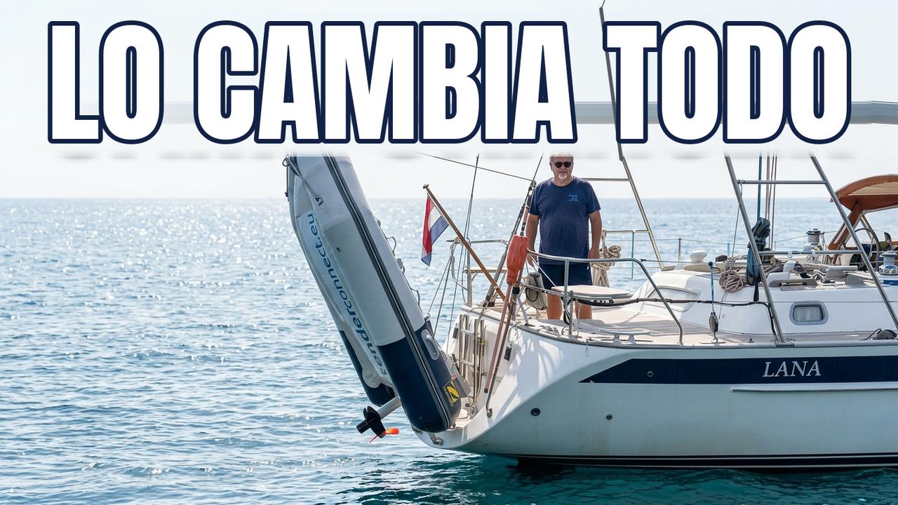Yate de vela LANA en ancla, Bote auxiliar con la TenderConnect proa perpendicular a la ancla Popa