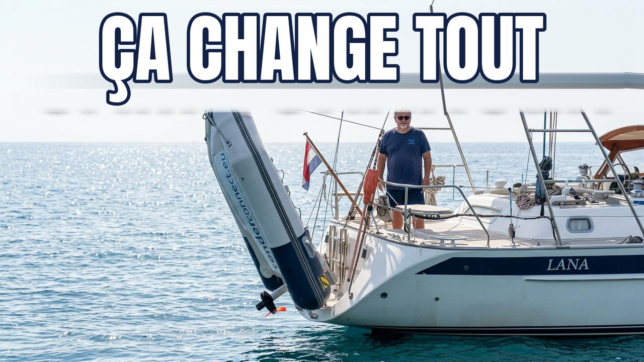 Le yacht de course LANA à l'TenderConnect ancre, Annexe avec les voiles perpendiculaires à la coque Tableau arrière