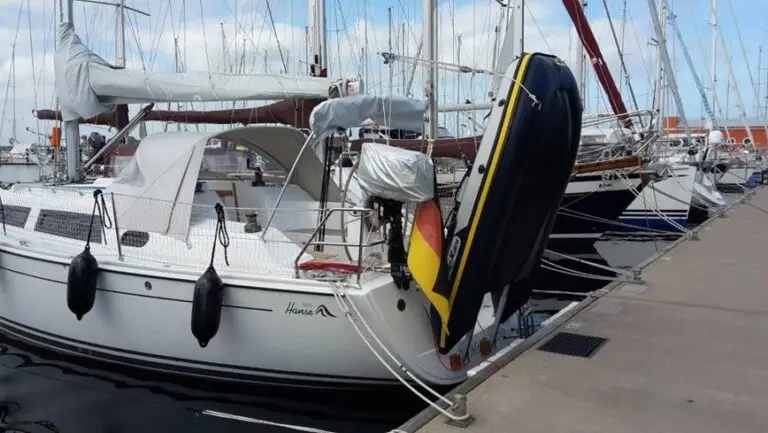 Hanse 325 von Bernd-Uwe Koschnicke mit TenderConnect und Beiboot am Heck